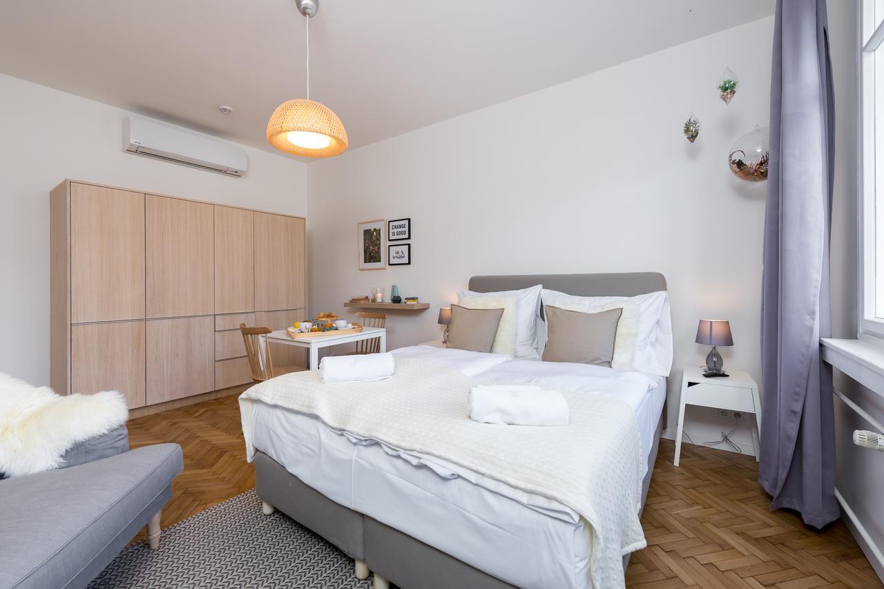 Empirent Petrin Park Apartments Prague Exterior photo